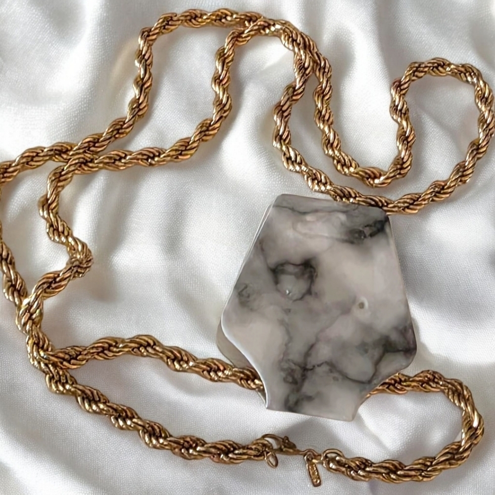 Vintage Monet Gold Rope Chain Necklace — Classic Twisted Chain, 1970s–1980s - Picture 5 of 16